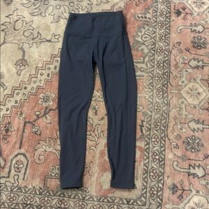 Everlane Women’s “Perform” Navy Ankle Leggings, size Small